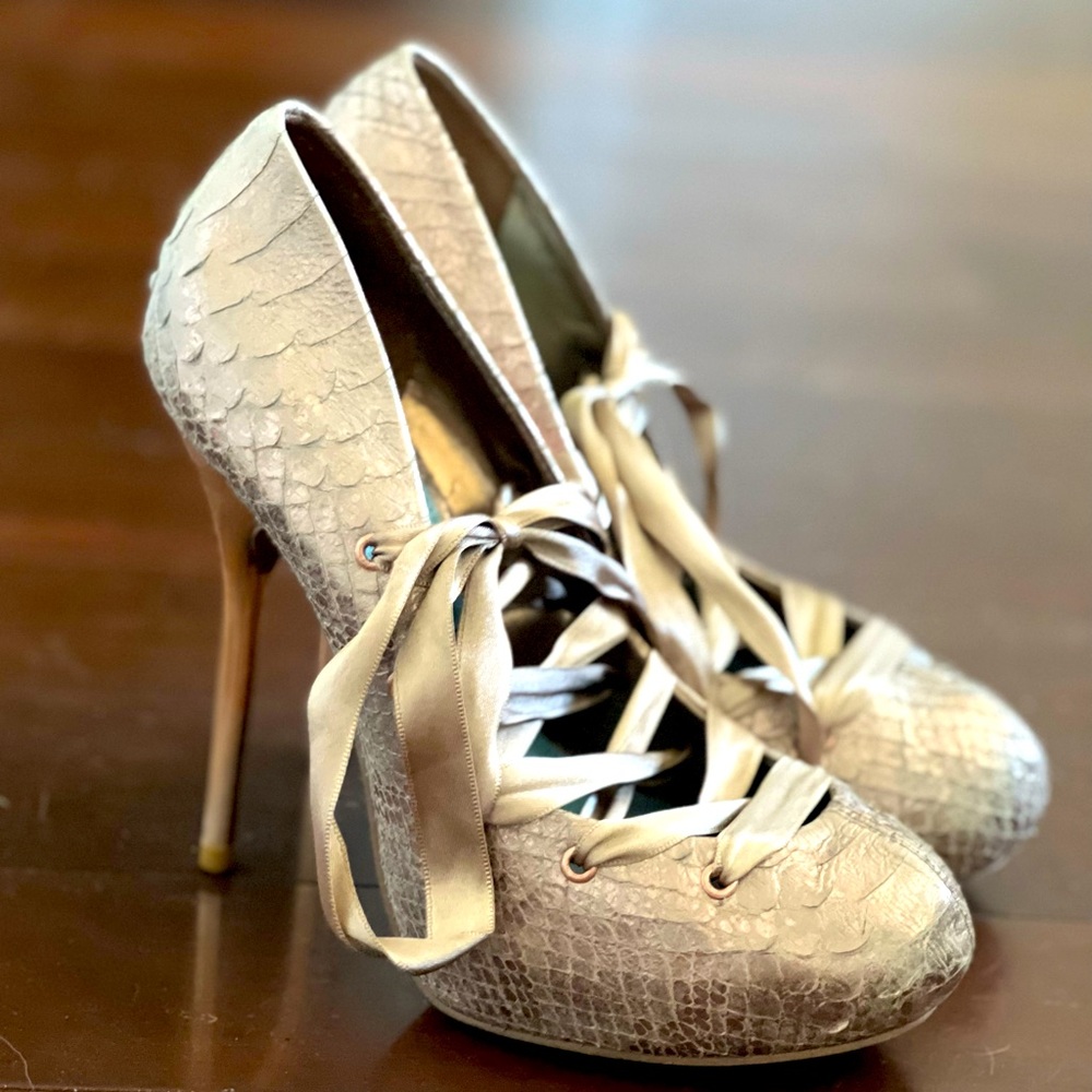 KURT GEIGER ROSE GOLD LACE UP SHOES